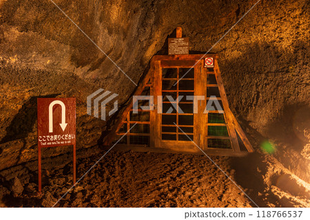 [Yamanashi Prefecture] Bat habitat of West Lake bat holes 118766537