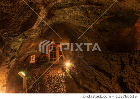 [Yamanashi Prefecture] Bat habitat of West Lake bat holes 118766539