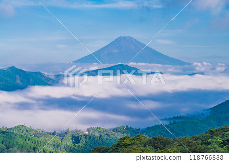 [Kanagawa Prefecture] Mount Fuji beyond the sea of clouds over Lake Ashi 118766888