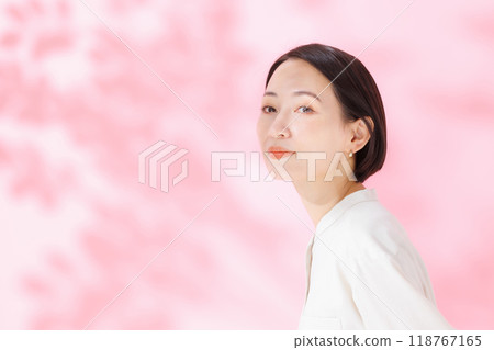 Female portrait pink back Female portrait pink back 118767165