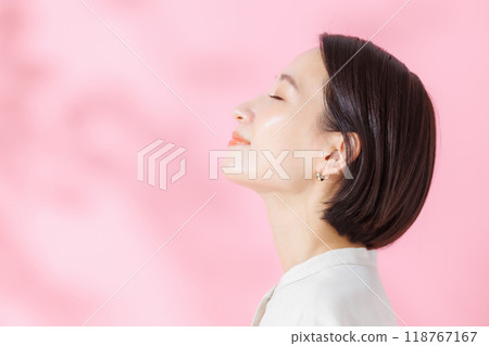 Female portrait pink back Female portrait pink back 118767167