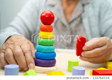 Alzheimer disease AD, Asian senior woman patient suffering from dementia learn practical motor skills rehabilitation. 118768339