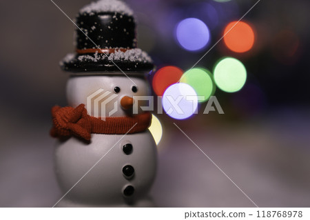 雪人和聖誕樹，安靜的雪夜 118768978