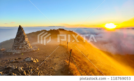 秋季攀登唐松岳(黎明:石標3) 秋季攀登唐松岳(黎明:石標3) 118769053