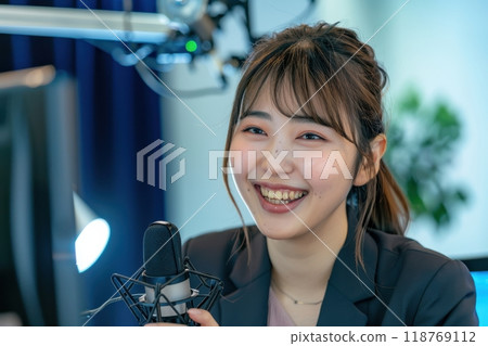 A female office worker filming a video in her room (side job, live streaming, YouTube, YouTuber, creator) 118769112