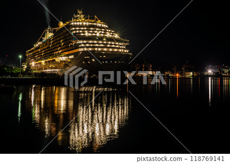 Cruise ship arriving at Nagasaki Port (Adora Magic City) Night view from Mizube no Mori Park [Nagasaki City] 118769141