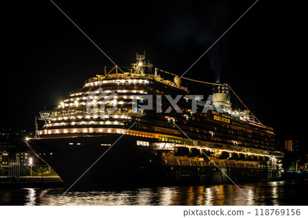 Cruise ship arriving at Nagasaki Port (Adora Magic City) Night view from Mizube no Mori Park [Nagasaki City] 118769156
