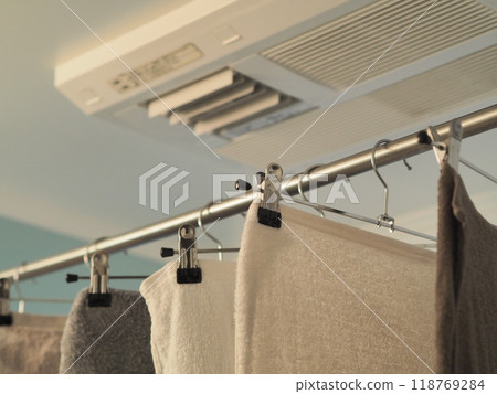 在浴室烘乾衣物 118769284
