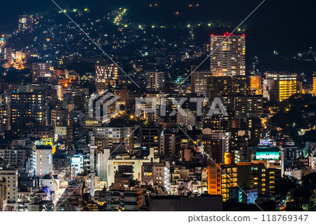 從鍋館山看長崎市的夜景（長焦）[長崎市] 118769347