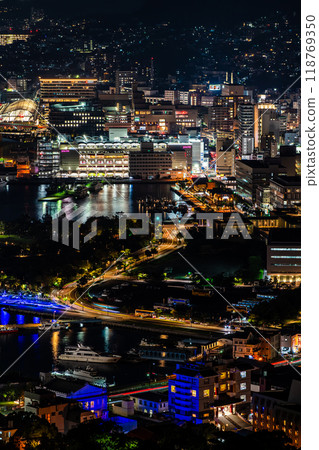 Night view of Nagasaki city from Mount Nabekanmuri (telephoto) [Nagasaki City] 118769350