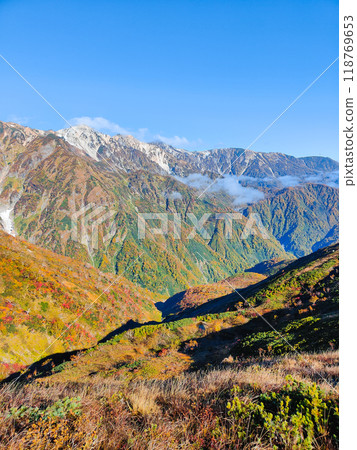 Climbing Mt. Karamatsu in autumn (from Happoike to Maruyama: Overlooking the Hakuba Sanzan mountains) Climbing Mt. Karamatsu in autumn (from Happoike to Maruyama: Overlooking the Hakuba Sanzan mountains) 118769653