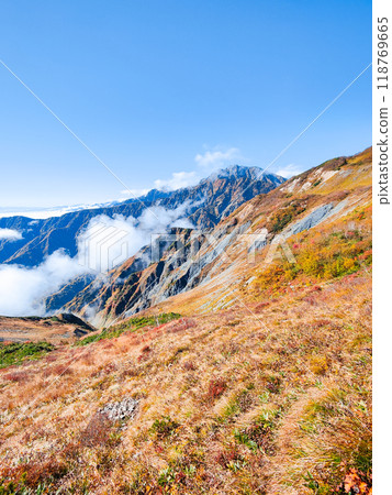 秋季攀登唐松岳(八方池~圓山:五龍山景色) 秋季攀登唐松岳(八方池~圓山:五龍山景色) 118769665