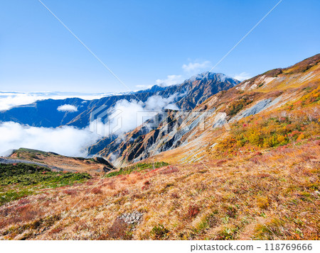 秋季攀登唐松岳(八方池~圓山:五龍山景色) 秋季攀登唐松岳(八方池~圓山:五龍山景色) 118769666
