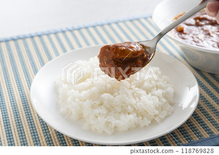 美味的鯖魚罐頭咖哩飯 美味的鯖魚罐頭咖哩飯 118769828