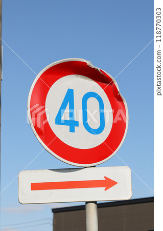 標誌、警告、警告、道路、交通規則、路標、標誌、交通、指導、戶外、道路、通知 標誌、警告、警告、道路、交通規則、路標、標誌、交通、指導、戶外、道路、通知 118770303