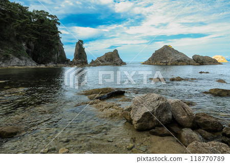 A nationally designated place of scenic beauty and natural monument, the view from the Sasagawa Nagare Meganeiwa Coast Observatory 118770789