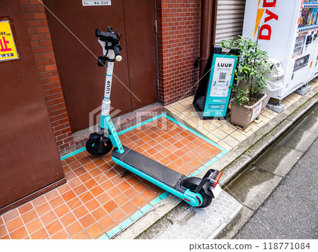 [LUUP] Sharing service for electric assist bicycles and electric kickboards that allows reservations and payments using smartphones 118771084