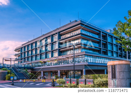 Yokohama cityscape in September, Japan. View of Shinko Pier passenger ship terminal and Yokohama Hammerhead, etc. = September 26, 2024 118771471