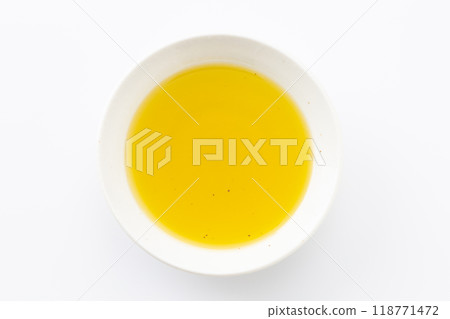 Olive oil  118771472