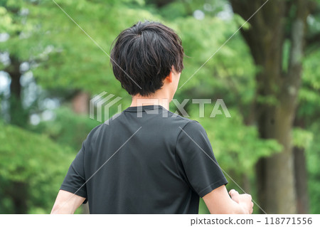 Walking in the park/walking man/sportsman/athlete 118771556