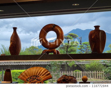 Scenery of Sengan-en and Sakurajima Scenery of Sengan-en and Sakurajima 118772844