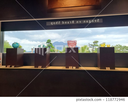 Scenery of Sengan-en and Sakurajima 118772946