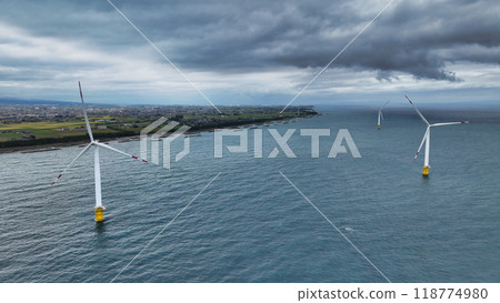 Coastline and offshore wind turbines in Nyuzen Town, Toyama Prefecture Coastline and offshore wind turbines in Nyuzen Town, Toyama Prefecture 118774980