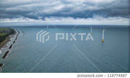Coastline and offshore wind turbines in Nyuzen Town, Toyama Prefecture Coastline and offshore wind turbines in Nyuzen Town, Toyama Prefecture 118774987