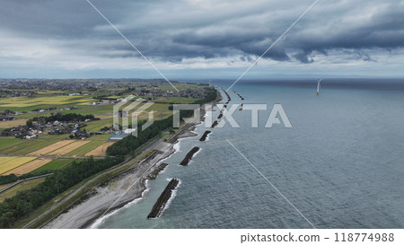 Coastline and offshore wind turbines in Nyuzen Town, Toyama Prefecture 118774988