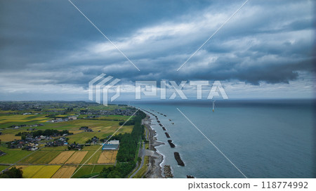 Coastline and offshore wind turbines in Nyuzen Town, Toyama Prefecture Coastline and offshore wind turbines in Nyuzen Town, Toyama Prefecture 118774992