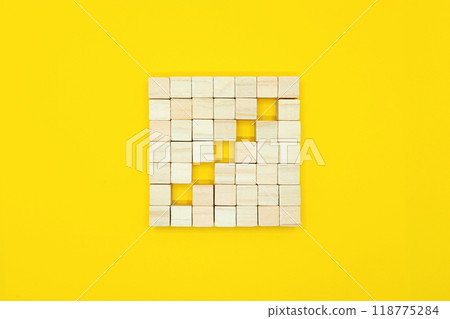 Front view of a square block with a yellow background and traces of stairs Front view of a square block with a yellow background and traces of stairs 118775284