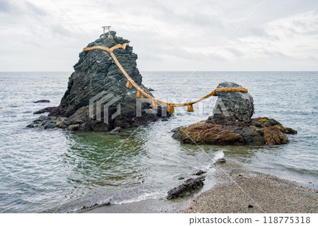 [Meoto Iwa Rocks] Futaminoura, Mie Prefecture 118775318