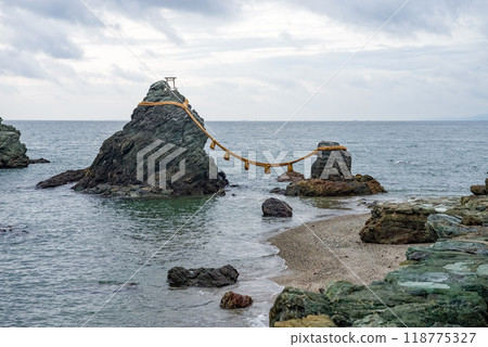 [Meoto Iwa Rocks] Futaminoura, Mie Prefecture 118775327