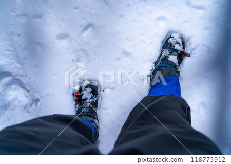 [Snowy mountain materials] Crampons and climbing shoes [Nagano Prefecture] 118775912