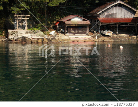 Seaside shrine torii gate and boathouse 118776327