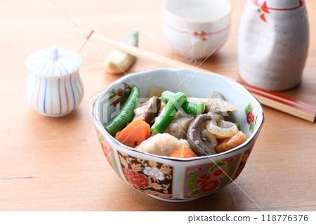 A staple of home cooking: simmered dishes A staple of home cooking: simmered dishes 118776376