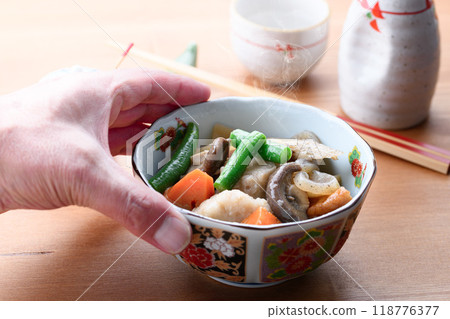 A staple of home cooking: simmered dishes A staple of home cooking: simmered dishes 118776377