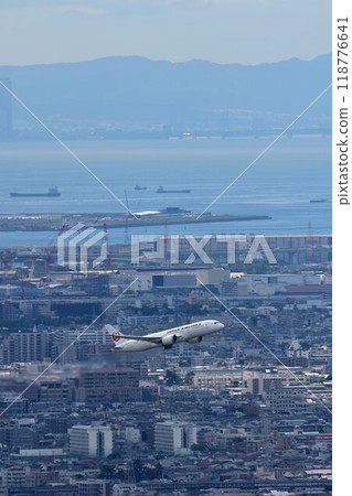 Satsukiyama, Ikeda City, Hinomaru Observatory, View of an airplane taking off with Osaka Bay in the background Satsukiyama, Ikeda City, Hinomaru Observatory, View of an airplane taking off with Osaka Bay in the background 118776641
