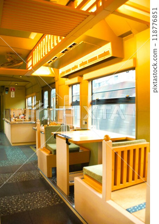 觀光列車快速○○花梨號（2號車廂內） 118776851