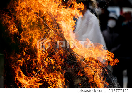 Photographing the rising flames of the burning ritual held at Hachiman-san in Yawata 118777321