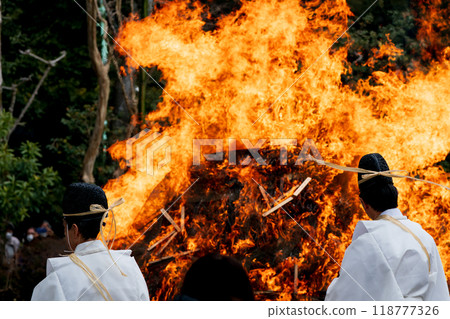Photographing the rising flames of the burning ritual held at Hachiman-san in Yawata Photographing the rising flames of the burning ritual held at Hachiman-san in Yawata 118777326