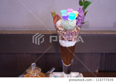 Cream Parfait Cream Parfait 118777839