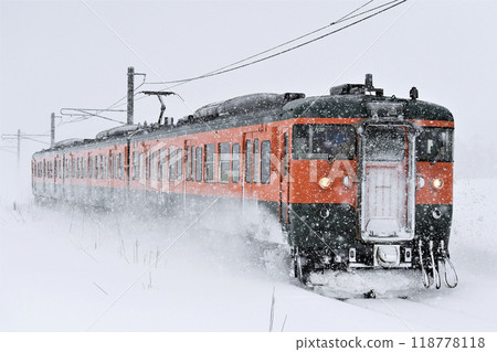 115 series N38 train (Shonan color) Echigo Line 118778118