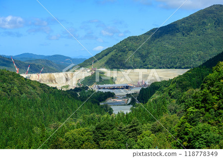2024 年 9 月從秋田縣赤瀧大橋眺望成瀨水壩工地 118778349