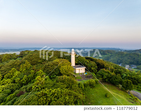 Taitozaki Lighthouse at dawn (Isumi City, Chiba Prefecture) 118779012