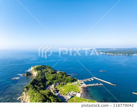 Cape Yawata and Katsuura Fishing Port in summer (Katsuura City, Chiba Prefecture) 118779042