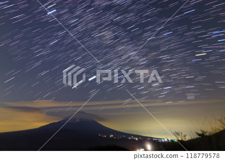 Mt. Fuji and the Milky Way seen from Lake Shoji / Panorama stand 118779578