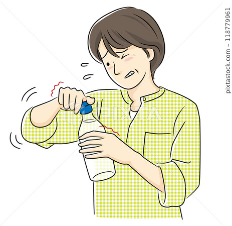 一名女士的手指僵硬,無法打開蓋子。 一名女士的手指僵硬,無法打開蓋子。 118779961