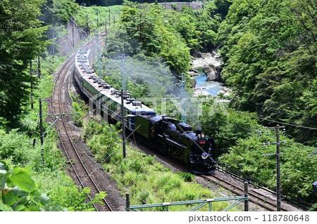 Joetsu Line steam locomotive passing through the scenic Suwa Gorge Joetsu Line steam locomotive passing through the scenic Suwa Gorge 118780648