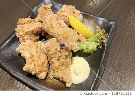 Fried chicken from an izakaya 118781121